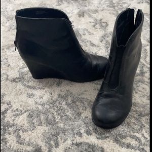 Aerosoles heel ankle boots black leather